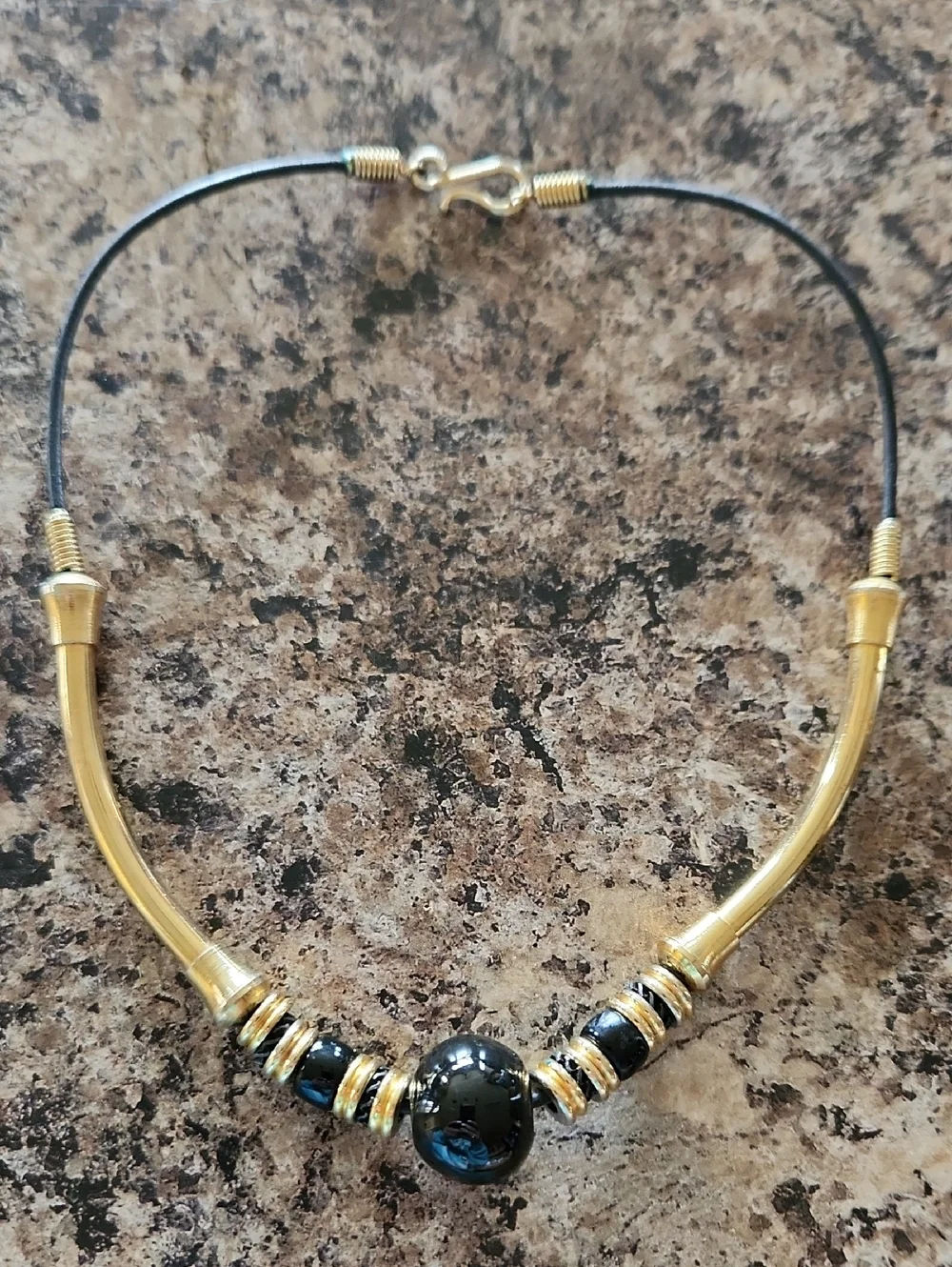 Cheap-Chic Gold-tone and Black Beaded Short Necklace  16 Inches